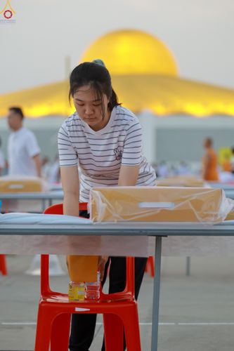 ภาพ No.322675:วันที่ 17 เมษายน พ.ศ.2569 การเรียงกล่องไทยธรรม เรียงน้ำดื่ม เรียงร่ม ณ ลานธรรมพระมหาธรรมกายเจดีย์ เพื่องานถวายมหาสังฆทาน 40,000 กว่าวัดทั่วประเทศ วันคุ้มครองโลก 22 เมษายน พ.ศ.2569 วัดพระธรรมกาย