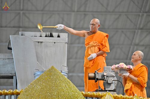 ภาพ No.81626:พิธีหล่อพระประธานเพื่อประดิษฐาน ณ ห้องแก้วสารพัดนึก 2 เนื่องในวันวิสาขบูชา วันเสาร์ที่ 3 มิถุนายน 2566 ณ วัดพระธรรมกาย จ.ปทุมธานี