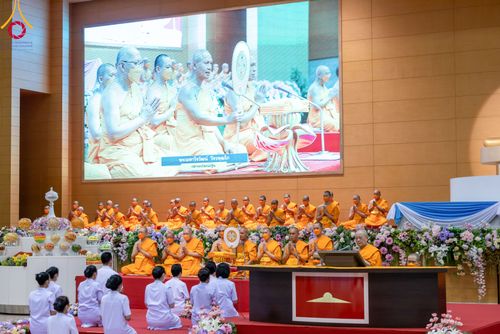 ภาพ No.92364:พิธีทอดกฐินธรรมชัยเพื่อสร้างอาคาร 115 ปี คุณยายอาจารย์มหารัตนอุบาสิกาจันทร์ ขนนกยูง อาทิตย์ต้นเดือนที่ 5 พฤศจิกายน พ.ศ. 2566 ณ วัดพระธรรมกาย จ.ปทุมธานี