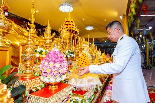 ภาพ No.90497:พิธีอัญเชิญพระบรมสารีริกธาตุประดิษฐาน ณ เจดีย์ศรีสองรัก วัดเก่าเขาน้อย อ.ปากน้ำปราณ จ.ประจวบคีรีขันธ์ วันที่ 3 ตุลาคม พ. ศ. 2566