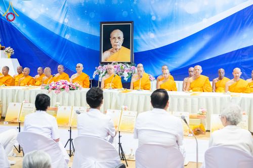 ภาพ No.288057:วันที่ 4 มกราคม พ.ศ. 2569 พิธีถวายภัตตาหารเป็นสังฆทาน แด่พระธรรมยาตรา ในโครงการธรรมยาตรา กตัญญูบูชา มหาปูชนียาจารย์ พระมงคลเทพมุนี(สด จนฺทสโร) พระผู้ปราบมาร อนุสรณ์สถาน 7 แห่ง ปีที่ 14 ณ อนุสรณ์สถานมหาวิหารพระมงคลเทพมุนี (โลตัสแลนด์) อ.สองพี่น้อง จ.สุพรร