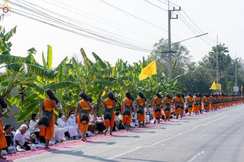 ภาพ No.299505:วันที่ 18 มกราคม พ.ศ. 2569 พิธีต้อนรับพระธรรมยาตรา ณ อนุสรณ์สถานลำดับที่ 5 สถานที่เผยแผ่วิชชาธรรมกายครั้งแรก อนุสรณ์สถานบางปลา วัดบางปลา อำเภอบางเลน จังหวัดนครปฐม ในโครงการธรรมยาตรา กตัญญูบูชา มหาปูชนียาจารย์ พระมงคลเทพมุนี(สด จนฺทสโร) พระผู้ปราบมาร อนุส