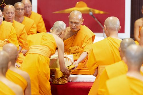 ภาพ No.330793:วันวิสาขบูชา อาทิตย์ที่ 31 พฤษภาคม พ.ศ.2569 พิธีบรรพชาสามเณรอุบาสก 11 ท่าน , พิธีถวายบาตรผ้าไตร และจตุปัจจัยไทยธรรม แด่สามเณร , พิธีอุปสมบทอุทิศชีวิต , พิธีกล่าวคำกัปปิยภัณฑ์  ณ อุโบสถพระไตรปิฎก วัดพระธรรมกาย จังหวัดปทุมธานี