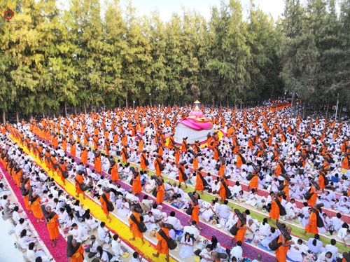 ภาพ No.287529:วันที่ 3 มกราคม พ.ศ. 2569 พิธีต้อนรับพระธรรมยาตรา ในโครงการธรรมยาตรา กตัญญูบูชา มหาปูชนียาจารย์ พระมงคลเทพมุนี(สด จนฺทสโร) พระผู้ปราบมาร อนุสรณ์สถาน 7 แห่ง ปีที่ 14 ณ อนุสรณ์สถานมหาวิหารพระมงคลเทพมุนี (โลตัสแลนด์) อ.สองพี่น้อง จ.สุพรรณบุรี