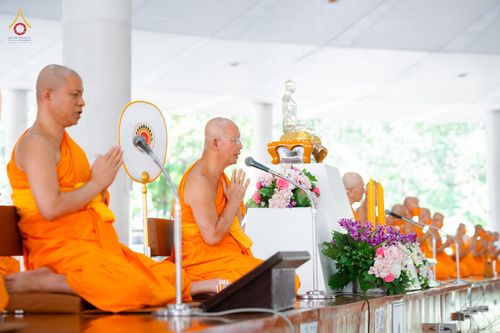 ภาพ No.90605:พิธีบุพเปตพลี  ครั้งที่ 141 ร่วมอุทิศบุญแด่หมู่ญาติที่ล่วงลับไปแล้ว และสืบทอดอายุพระพุทธศาสนา วันพฤหัสบดีที่ 14 ตุลาคม พ.ศ.2566 วันพระแรม 15 ค่ำ เดือน 10 ณ หอฉันคุณยายอาจารย์ฯ วัดพระธรรมกาย