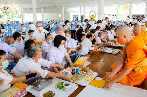 ภาพ No.90598:พิธีบุพเปตพลี  ครั้งที่ 141 ร่วมอุทิศบุญแด่หมู่ญาติที่ล่วงลับไปแล้ว และสืบทอดอายุพระพุทธศาสนา วันพฤหัสบดีที่ 14 ตุลาคม พ.ศ.2566 วันพระแรม 15 ค่ำ เดือน 10 ณ หอฉันคุณยายอาจารย์ฯ วัดพระธรรมกาย