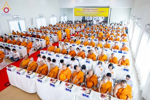 ภาพ No.290323:วันอังคารที่ 6 มกราคม พ.ศ. 2569 พิธีเจริญพุทธมนต์ ปฏิบัติธรรม มอบทุนการศึกษา ถวายสังฆทาน 142 วัด ณ ศูนย์ปฏิบัติธรรมพระมงคลเทพมุนี อ.สองพี่น้อง จ.สุพรรณบุรี