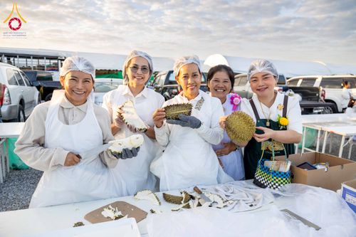 ภาพ No.301009:วันที่ 23 มกราคม พ.ศ. 2569 พิธีถวายภัตตาหารเป็นสังฆทาน แด่พระธรรมยาตรา ณ อนุสรณ์สถานบางปลา วัดบางปลา อำเภอบางเลน จังหวัดนครปฐม ในโครงการธรรมยาตรา กตัญญูบูชา มหาปูชนียาจารย์ พระมงคลเทพมุนี(สด จนฺทสโร) พระผู้ปราบมาร อนุสรณ์สถาน 7 แห่ง ปีที่ 14