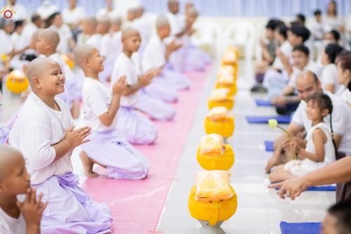 ภาพ No.320154:วันเสาร์ที่ 4 เมษายน 2569 พิธีตัดปอยผม ขอขมาผู้ปกครอง  มอบบาตร-ผ้าไตร และพิธีบรรพชาสามเณร 87 รูป  ณ ศูนย์ปฏิบัติธรรมระยอง(บ้านช่องลม)  ต.บางบุตร อ.บ้านค่าย จ.ระยอง