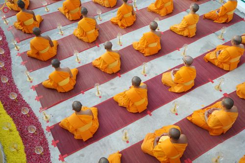 ภาพ No.302786:วันที่ 24 มกราคม พ.ศ. 2569 พิธีจุดประทีปธรรมถวายเป็นพุทธบูชา  และบูชาธรรมมหาปูชนียาจารย์  ณ อาคารธรรมยาตรา กตัญญูบูชามหาปูชนียาจารย์  ตรงข้ามวัดปากน้ำภาษีเจริญ จ.กรุงเทพมหานคร ในโครงการธรรมยาตรา กตัญญูบูชา มหาปูชนียาจารย์ พระมงคลเทพมุนี(สด จนฺทสโร) พระผู