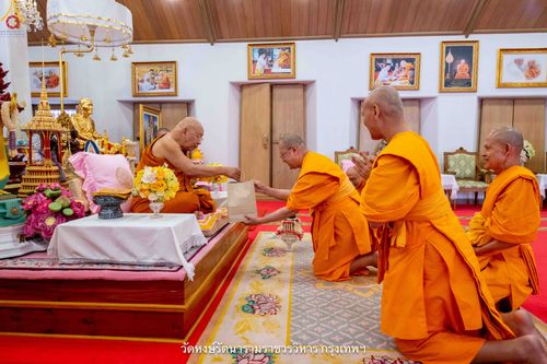 ภาพ No.342132:วันศุกร์ที่ 31 กรกฎาคม พ.ศ.2569 พระภิกษุวัดพระธรรมกาย ทำวัตรพระผู้ใหญ่เนื่องในวันเข้าพรรษา