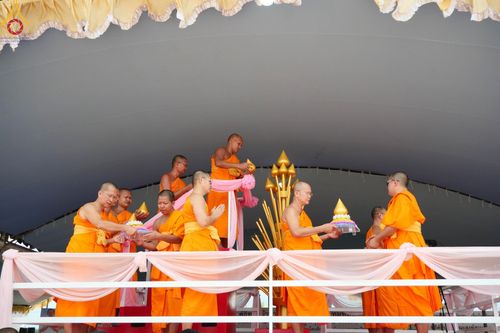 ภาพ No.91436:พิธีทอดผ้าป่ายกยอดดอกบัวสิริปทุมทิพย์  ประดิษฐาน ณ ปทุมเจดีย์  (เจดีย์พระพุทธเจ้า ๕ พระองค์) ณ ศูนย์อบรมเยาวชนจังหวัดปัตตานี 22 ตุลาคม พ.ศ.2566