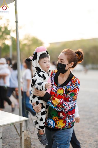 ภาพ No.193902:วัดพระธรรมกาย จัดงานวันเด็กแห่งชาติ ประจำปี พ.ศ.2568 ออกร้านอาหาร 200 ร้าน มอบของขวัญหลายหมื่นชิ้น วันที่ 12 มกราคม พ.ศ. 2568 วัดพระธรรมกาย อ.คลองหลวง จ.ปทุมธานี