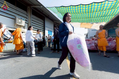 ภาพ No.273713:วันที่ 27 พฤศจิกายน พ.ศ. 2568 คณะศิษยานุศิษย์วัดพระธรรมกาย มูลนิธิธรรมกาย มอบอาหารและสิ่งของความช่วยเหลือให้พี่น้องชาวใต้ ผู้ประสบอุทกภัยน้ำท่วม