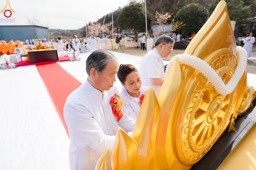 ภาพ No.132213:พิธีประดิษฐานยอดอุโบสถ บูชาธรรม 80 ปี หลวงพ่อธัมมชโย ณ วัดพระธรรมกายโทชิหงิ ประเทศญี่ปุ่น วันอาทิตย์ที่ 24 มีนาคม พ.ศ. 2567