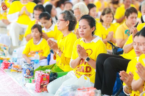 ภาพ No.146480:มหาสังฆทานถวายเป็นพุทธบูชาครั้งยิ่งใหญ่ โครงการทำบุญตักบาตร เพื่อถวายเป็นพระราชกุศล เนื่องในโอกาสมหามงคลเฉลิมพระชนมพรรษา พระบาทสมเด็จพระเจ้าอยู่ห้วฯ ทรงเจริญพระชนมพรรษา 6 รอบ 72 พรรษา