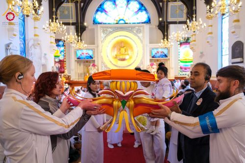 ภาพ No.173145:พิธีกฐินปุญญรังสีเศรษฐี ณ วัดพระธรรมกายนิวคาสเซิล สหราชอาณาจักร วันอาทิตย์ที่ 27 ตุลาคม พ.ศ. 2567