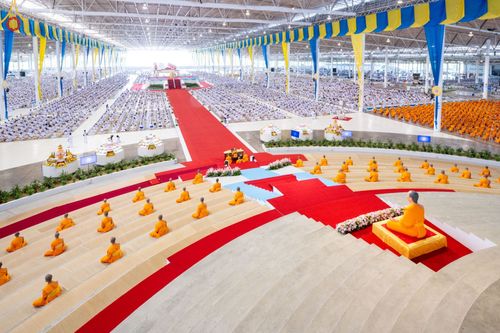 ภาพ No.86876:พิธีตักบาตร , พิธีบูชาข้าวพระ , พิธีจุดเทียนใจ ไฟนิรันดร์ อนันตชัย ในวันอาทิตย์ต้นเดือน 3 กันยายน พ.ศ. 2566 ณ วัดพระธรรมกาย