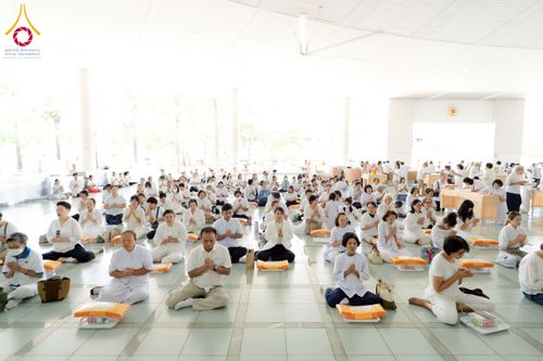 ภาพ No.253570:วันอังคารที่ 7 ตุลาคม พ.ศ.2568 (วันพระ ขึ้น 15 ค่ำ เดือน 11) พิธีบุพเปตพลี ครั้งที่ 171 ร่วมอุทิศบุญแด่หมู่ญาติที่ล่วงลับไปแล้ว และสืบทอดอายุพระพุทธศาสนา ณ หอฉันคุณยายอาจารย์ฯ วัดพระธรรมกาย