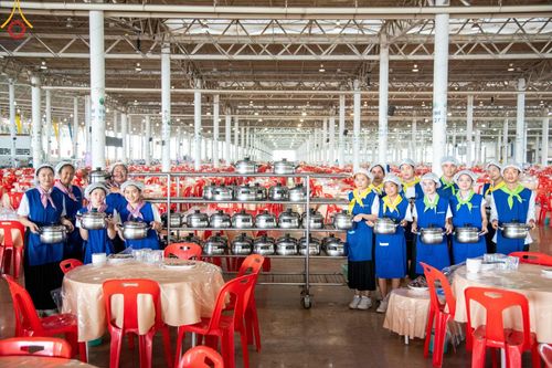 ภาพ No.58856:V.40 ภัตตาหารพระหมื่นวัด เราจัดให้ การปฏิบัติงานของเจ้าหน้าที่และอาสาสมัคร เพื่อรับบุญในการถวายภัตตาหาร แด่คณะสงฆ์ 10,000 กว่าวัดทั่วประเทศ ที่มาร่วมงานวันคุ้มครองโลก จันทร์ที่ 22 เมษายน พ.ศ. 2567 ณ วัดพระธรรมกาย