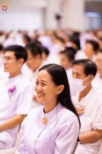 ภาพ No.159514:สัมมนาพิเศษและพิธีมอบองค์พระธรรมกาย 2,000 องค์ ณ ห้องแก้วสารพัดนึก 1 วัดพระธรรมกาย วันอาทิตย์ต้นเดือนที่ 6 ตุลาคม พ.ศ. 2567