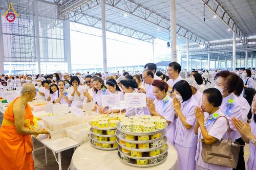 ภาพ No.120645:พิธีถวายภัตตาหารเป็นสังฆทาน แด่คณะพระธรรมยาตรา ปีที่ 12 วันที่ 29 มกราคม พ.ศ. 2567 ณ สภาธรรมกายสากล วัดพระธรรมกาย