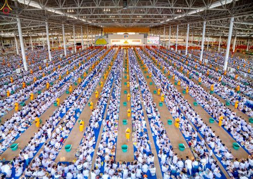 ภาพ No.263917:วันอาทิตย์ที่ 2 พฤศจิกายน พ.ศ. 2568 พิธีตักบาตรอาทิตย์ต้นเดือน ณ บ้านแก้วเรือนทองคุณยายฯ วัดพระธรรมกาย