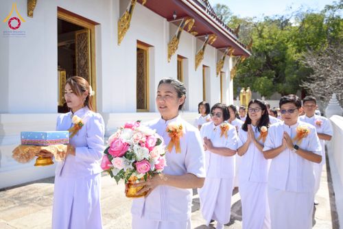 ภาพ No.278133:วันเสาร์ที่ 6 ธันวาคม พ.ศ. 2568 พิธีเวียนประทักษิณ ขอขมามอบผ้าไตร บรรพชาอุปสมบทหมู่ธรรมทายาท จำนวน 53 รูป โครงการอุปสมบทหมู่ รุ่นบูชาธรรมมหาปูชนียาจารย์ ประจำปี 2568 จังหวัดสระบุรี