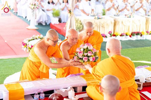 ภาพ No.179879:พิธีทอดกฐินบรมจักรพรรดิ สร้างอุโบสถ 80 ปี บูชาธรรมหลวงพ่อธัมมชโย ณ วัดพระธรรมกายแคลิฟอร์เนีย ประเทศสหรัฐอเมริกา วันอาทิตย์ที่ 10 พฤศจิกายน พ.ศ. 2567