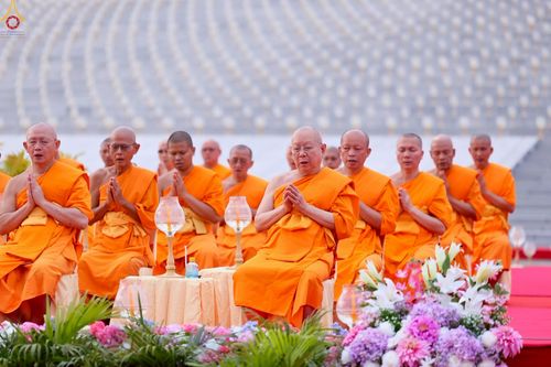 ภาพ No.252930:วันที่ 10 ตุลาคม พ.ศ. 2568 พิธีปลูกต้นทรัพย์บานชื่น ณ ลานธรรม วัดพระธรรมกาย