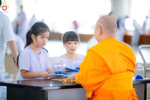 ภาพ No.182377:พิธีถวายภัตตาหารเมนูสวรรค์ "เพื่อการบรรลุธรรม" วันเสาร์ที่ 14 ธันวาคม พ.ศ. 2567 ณ หอฉันคุณยายอาจารย์ฯ วัดพระธรรมกาย