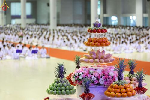 ภาพ No.222805:วันอาทิตย์ต้นเดือนที่ 4 พฤษภาคม พ.ศ. 2568 พิธีบูชาข้าวพระ ณ สภาธรรมกายสากล วัดพระธรรมกาย