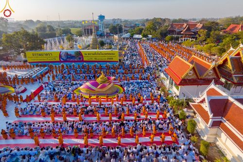 ภาพ No.195377:พิธีตักบาตรพระธรรมยาตรา ณ อนุสรณ์สถานลำดับที่ 3 สถานที่เกิดใหม่ในเพศสมณะ วัดสองพี่น้อง ต.ต้นตาล อ.สองพี่น้อง จ.สุพรรณบุรี ในโครงการธรรมยาตรา กตัญญูบูชา มหาปูชนียาจารย์ พระมงคลเทพมุนี(สด จนฺทสโร) พระผู้ปราบมาร ปีที่ 13 วันที่ 15 มกราคม พ.ศ.2568