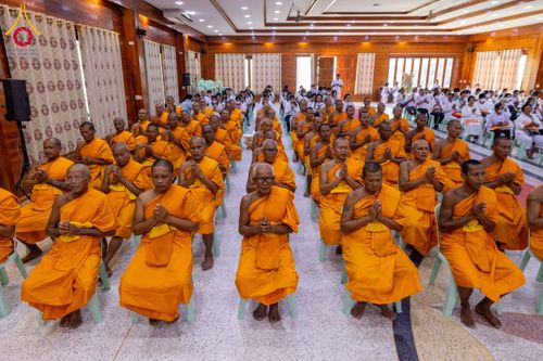 ภาพ No.200061:พิธีทอดผ้าป่าทำนุบำรุงศาสนสถาน ณ วัดบางไผ่นารถ ตำบลบางไทรป่า อำเภอบางเลน จังหวัดนครปฐม ในโครงการธรรมยาตรา กตัญญูบูชา มหาปูชนียาจารย์ พระมงคลเทพมุนี(สด จนฺทสโร) พระผู้ปราบมาร อนุสรณ์สถาน 7 แห่ง ปีที่ 13 วันที่ 22 มกราคม พ.ศ. 2568