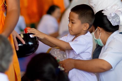 ภาพ No.126552:พิธีตักบาตร ในวันอาทิตย์ต้นเดือนที่ 3 มีนาคม พ.ศ. 2567 ณ บ้านแก้วเรือนทองคุณยายฯ วัดพระธรรมกาย