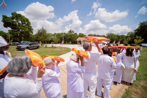 ภาพ No.234637:วันอาทิตย์ที่ 20 กรกฎาคม  พ.ศ.2568 พิธีทอดผ้าป่าภาคพื้นอเมริกา พิธีเจริญพระพุทธมนต์ ฉลองอาคารแก้วธรรมชัยรัตนอนันต์ วัดพระธรรมกายเทนเนสซี ประเทศสหรัฐอเมริกา