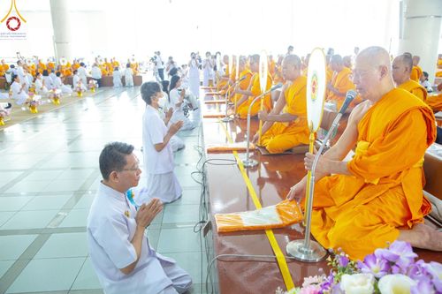 ภาพ No.205719:พิธีสวดพระพุทธมนต์ และถวายภัตตาหารเมนูสวรรค์แด่พระภิกษุ สามเณร วันจันทร์ที่ 3 กุมภาพันธ์ พ.ศ. 2568 ณ หอฉันคุณยายอาจารย์ฯ วัดพระธรรมกาย