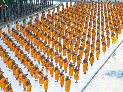 ภาพ No.186962:พระธรรมยาตราปฏิบัติธรรม และถ่ายภาพหมู่ประวัติศาสตร์ ปีที่ 13 ณ ลานทิศตะวันออก มหาวิหารพระมงคลเทพมุนี วัดพระธรรมกาย จ.ปทุมธานี วันเสาร์ที่ 28 ธันวาคม พ.ศ. 2567