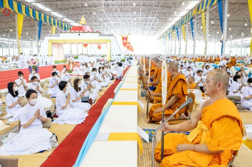 ภาพ No.85400:พิธีถวายมหาสังฆทานคณะสงฆ์ 2000 กว่าวัดทั่วประเทศปีที่ 23, พิธีถวายไทยธรรมคณะสงฆ์ 323 วัด 4 จังหวัดชายแดนภาคใต้, พิธีมอบปัจจัยช่วยเหลือครู 4 จังหวัดชายแดนภาคใต้ ณ สภาธรรมกายสากล วัดพระธรรมกาย ในวันสมาธิโลก อาทิตย์ที่ 6 สิงหาคม พ.ศ. 2566