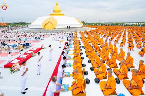 ภาพ No.118503:พิธีตักบาตรพระธรรมยาตรา ปีที่ 12 ณ อนุสรณ์สถานลำดับที่ 5 สถานที่เผยแผ่วิชชาธรรมกายครั้งแรก อนุสรณ์สถานบางปลา จ.นครปฐม วันที่ 25 มกราคม พ.ศ. 2567