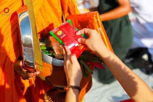 ภาพ No.147903:มหาสังฆทานครั้งยิ่งใหญ่ ตักบาตรพระ 10,000 รูป คณะสงฆ์ 4 ประเทศ 14 จังหวัดภาคใต้ วันอาทิตย์ที่ 11 สิงหาคม พ.ศ. 2567 ณ นิพัทธ์อุทิศ 3 ใจกลางนครหาดใหญ่ จ.สงขลา