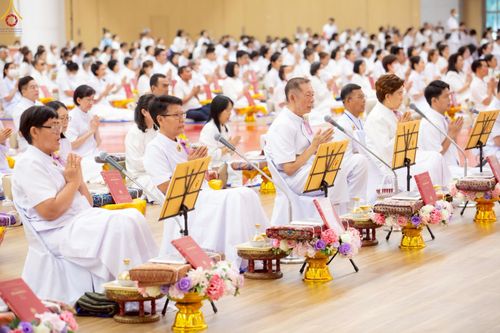 ภาพ No.228356:วันอาทิตย์ที่ 8 มิถุนายน พ.ศ. 2568 พิธีถวายทุนสนับสนุนพระไตรปิฎกฉบับธรรมชัย และอนุรักษ์คัมภีร์โบราณ ณ ห้องแก้วสารพัดนึก 2 วัดพระธรรมกาย