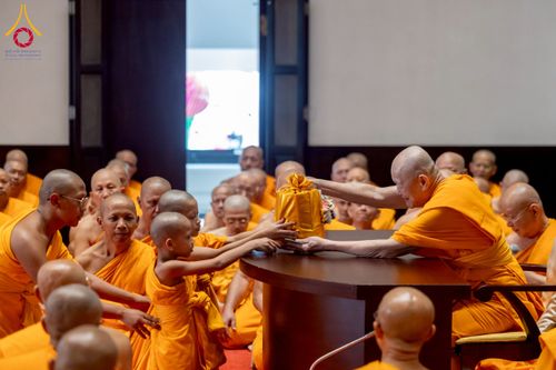 ภาพ No.233182:วันที่ 11 กรกฏาคม พ.ศ. 2568 พิธีอธิษฐานพรรษา ของคณะสงฆ์ ณ โบสถ์พระไตรปิฎก วัดพระธรรมกาย ต.คลองสาม อ.คลองหลวง จ.ปทุมธานี