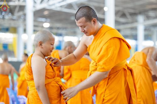 ภาพ No.215808:วันเสาร์ที่ 5 เมษายน พ.ศ. 2568 พิธีขอบรรพชา พิธีขอสรณคมน์และศีล  พิธีขอนิสสัย พิธีถวายบาตร ในโครงการบรรพชาสามเณรฟื้นฟูพระพุทธศาสนาทั่วไทย , โครงการหน่อแก้วเปรียญธรรม รุ่นที่ 13 ,  โครงการสามเณรยุวธรรมทายาท รุ่นที่ 33 , โครงการสามเณรมัชฌิมธรรมทายาท รุ่นที