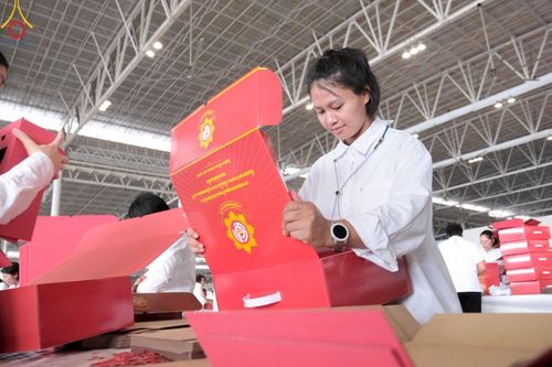 ภาพ No.210911:วันที่ 15 มีนาคม พ.ศ. 2568  บุญบรรจุกล่องไทยธรรม เพื่อถวายแด่พระสังฆาธิการ 40,000 กว่าวัดทั่วไทย ในวันคุ้มครองโลก 22 เมษายน พ.ศ. 2568