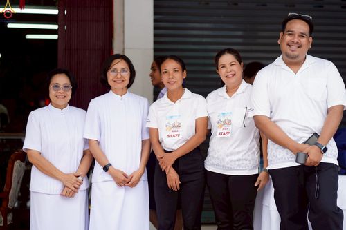 ภาพ No.245860:วันที่ 13-14 กันยายน พ.ศ. 2568 เจ้าหน้าที่ทุกสถานะ ทุกส่วนงาน ร่วมแรงร่วมใจ ปฏิบัติหน้าที่ เตรียมงาน เก็บงาน ตักบาตรพระ 555 รูป อ.เบตง จยะลา