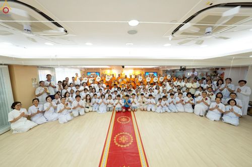 ภาพ No.233719:วันอาทิตย์ที่ 6 กรกฎาคม พ.ศ.2568 พิธีสมโภช 15 ปี วัดพระธรรมกายเกาลูน และพิธีมุทิตาสักการะเปรียญธรรม 9 ประโยค ณ วัดพระธรรมกายเกาลูน เขตปกครองพิเศษฮ่องกง สาธารณรัฐประชาชนจีน