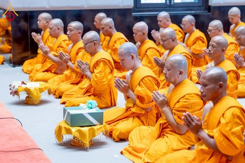 ภาพ No.277765:วันเสาร์ที่ 6 ธันวาคม พ.ศ. 2568 พิธีบรรพชาอุปสมบทและพิธีถวายบาตร โครงการอุปสมบทบูชาธรรมมหาปูชนียาจารย์ ประจำปี พ.ศ.2568 โครงการบวชพระนานาชาติ AEC และ WAB รุ่น CEO (นักบริหาร) รุ่นที่ 5 ณ มหาธรรมกายเจดีย์ วัดพระธรรมกาย