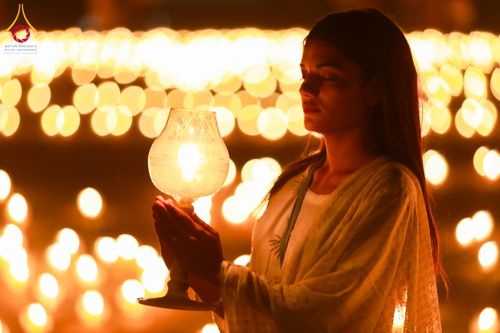 ภาพ No.130658:พิธีจุดโคมประทีปถวายเป็นพุทธบูชา ในโครงการบรรพชา 1,250 รูป ณ มหาวิหารมายาเทวี แดนประสูติ สวนลุมพินี ประเทศเนปาล วันที่ 9 มีนาคม พ.ศ. 2567