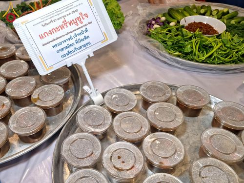 ภาพ No.202341:พิธีถวายภัตตาหารเป็นสังฆทาน แด่พระธรรมยาตรา ณ วัดพระธรรมกาย ตำบลคลองสาม อำเภอคลองหลวง จังหวัดปทุมธานี ในโครงการธรรมยาตรา กตัญญูบูชา มหาปูชนียาจารย์ พระมงคลเทพมุนี(สด จนฺทสโร) พระผู้ปราบมาร อนุสรณ์สถาน 7 แห่ง ปีที่ 13 วันที่ 27 มกราคม พ.ศ. 2568